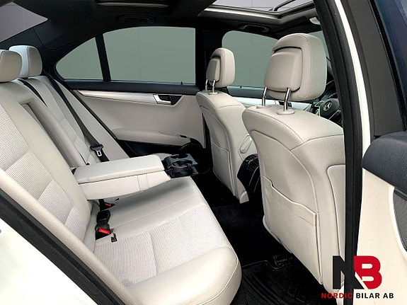 Mercedes-Benz C220 10 of 19