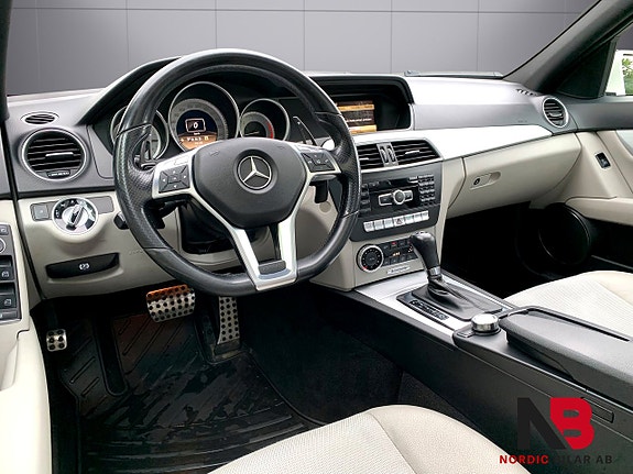 Mercedes-Benz C220 3 of 5