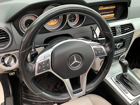 Mercedes-Benz C220 4 of 5