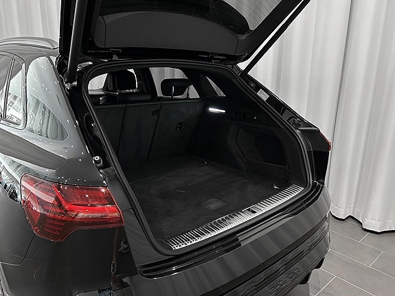 Audi Q8 e-tron 4 of 5