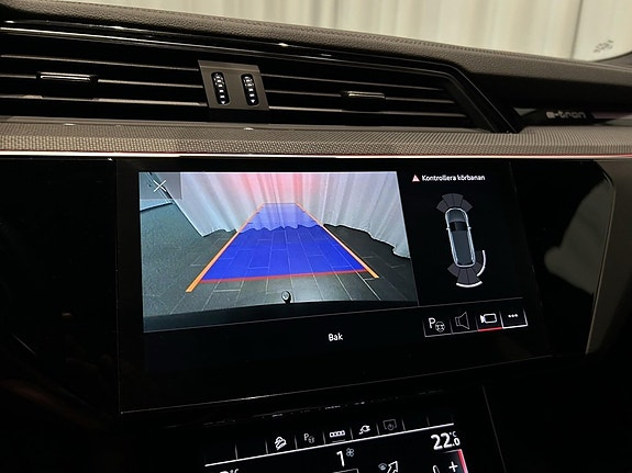 Audi Q8 e-tron 15 of 19