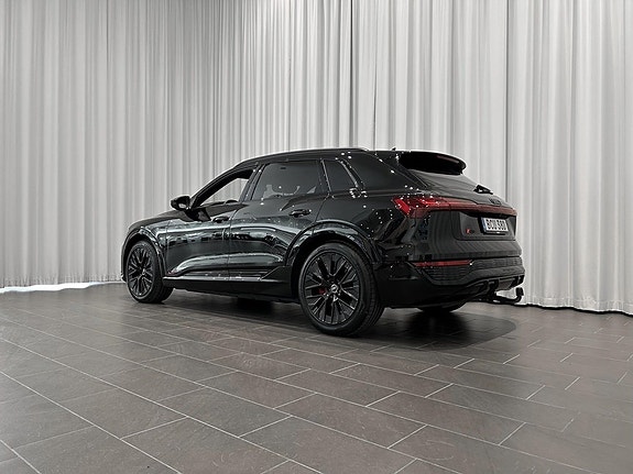 Audi Q8 e-tron 3 of 5