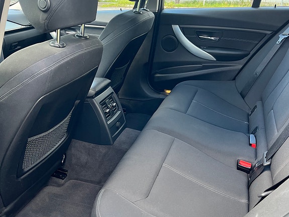 BMW 328i 5 of 5