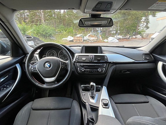 BMW 328i 4 of 5