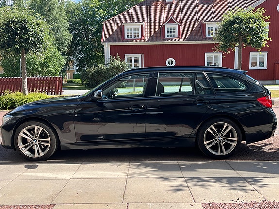 BMW 328i 2 of 5