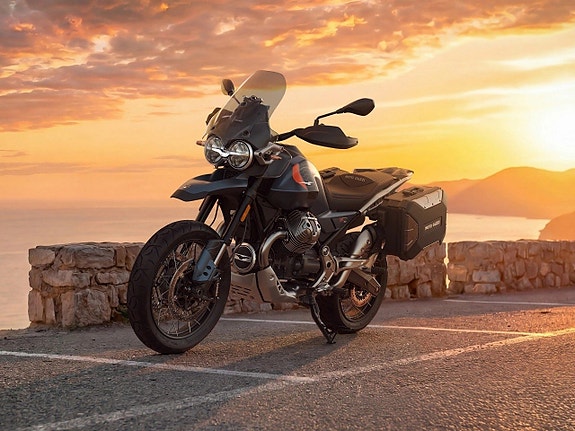 Moto Guzzi V85 TT Travel 8 of 11