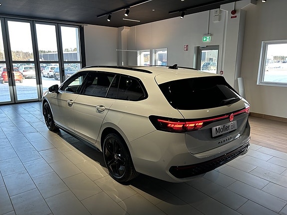 Volkswagen Passat 7 of 27