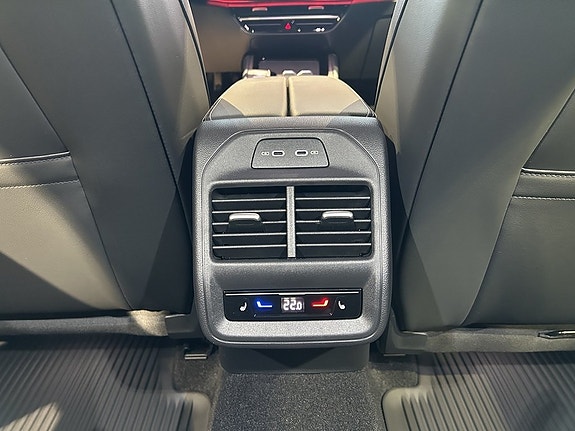 Volkswagen Passat 23 of 27