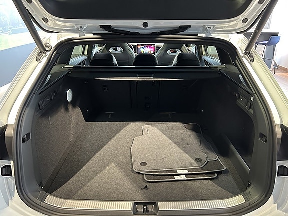 Volkswagen Passat 26 of 27