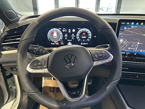 Volkswagen Passat 14 of 27