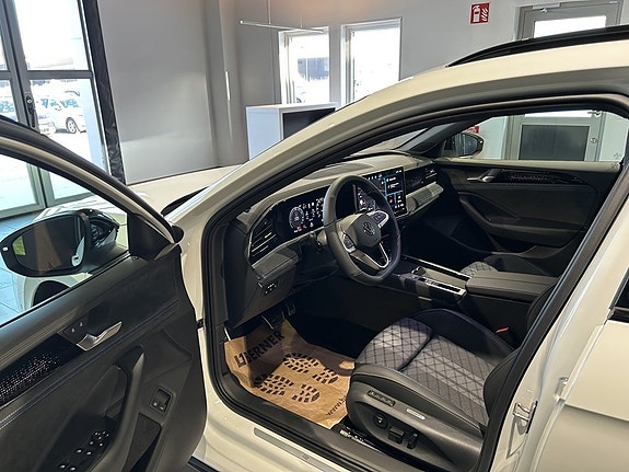 Volkswagen Passat 11 of 27