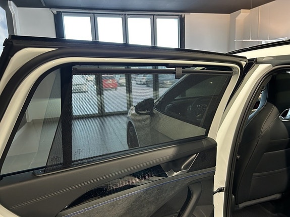 Volkswagen Passat 24 of 27