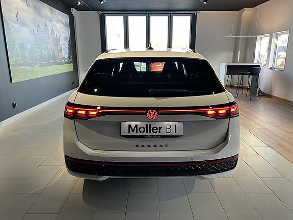 Volkswagen Passat 6 of 27