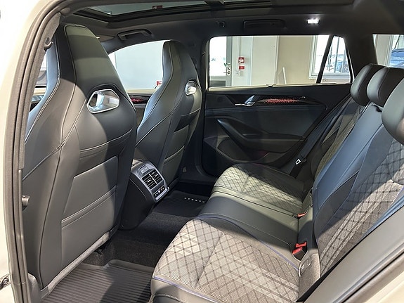 Volkswagen Passat 22 of 27