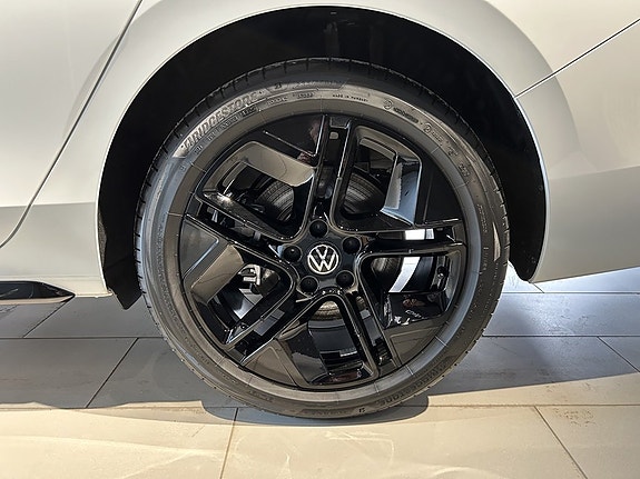 Volkswagen Passat 9 of 27