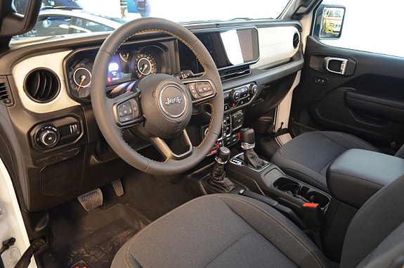 Jeep Wrangler Unlimited 8 of 21