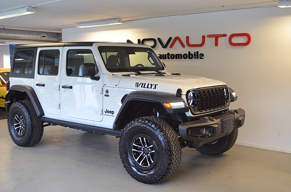 Jeep Wrangler Unlimited 2 of 5