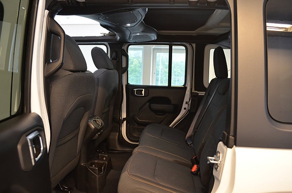 Jeep Wrangler Unlimited 21 of 21