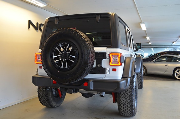 Jeep Wrangler Unlimited 14 of 21