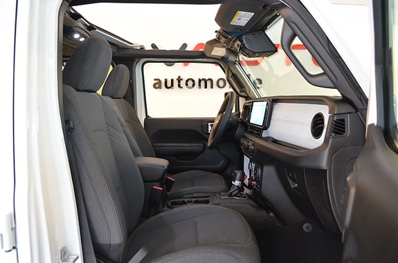 Jeep Wrangler Unlimited 5 of 5