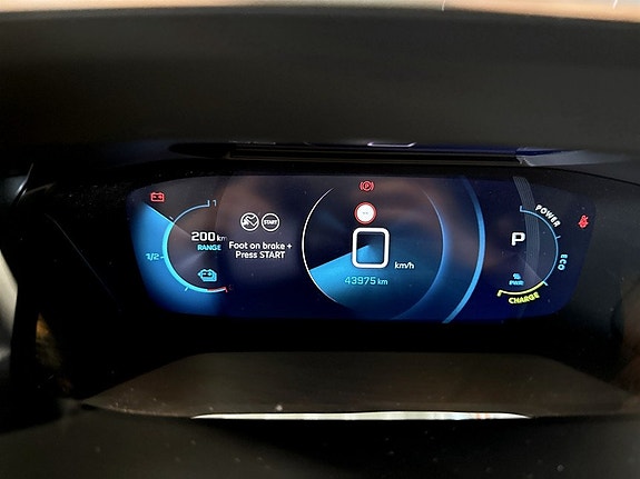 Peugeot e-208 8 of 15