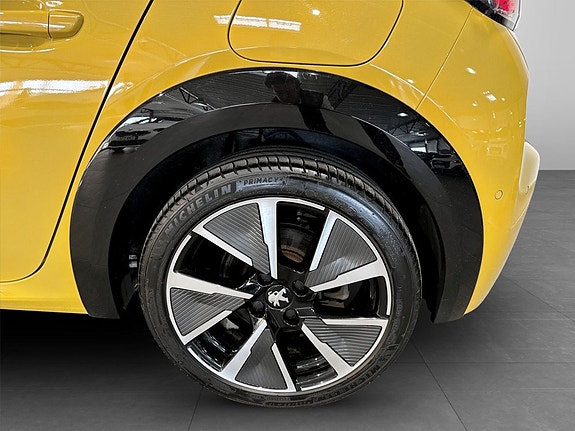 Peugeot e-208 14 of 15