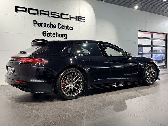 Porsche Panamera 4 of 5