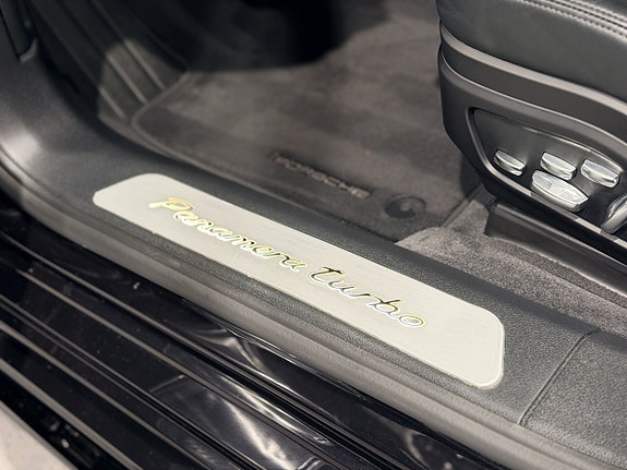 Porsche Panamera 16 of 30