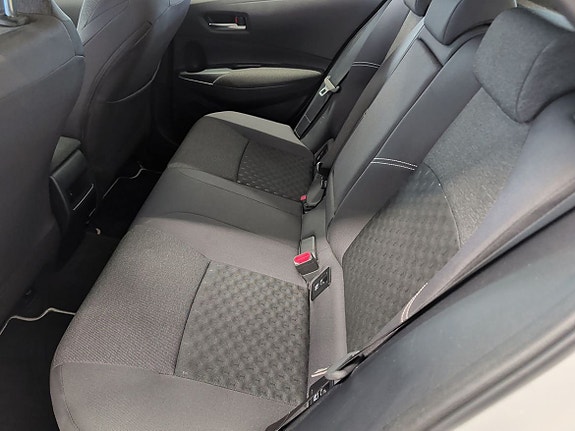 Toyota Corolla 8 of 11
