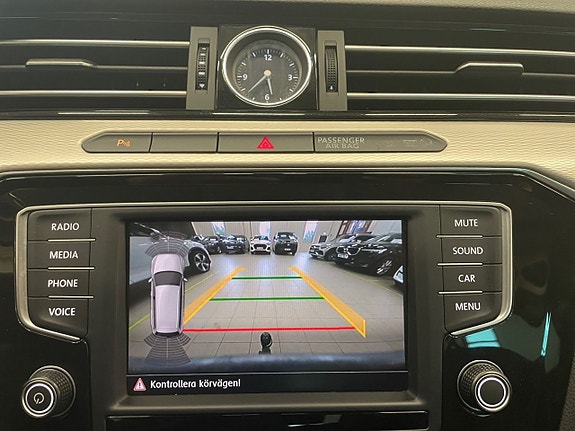 Volkswagen Passat Alltrack 20 of 24
