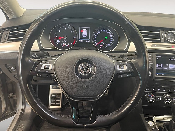 Volkswagen Passat Alltrack 13 of 24