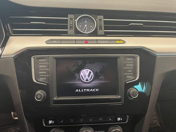 Volkswagen Passat Alltrack 11 of 24