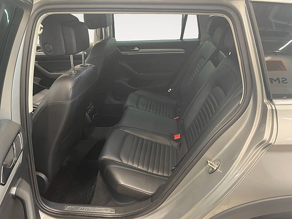 Volkswagen Passat Alltrack 14 of 24