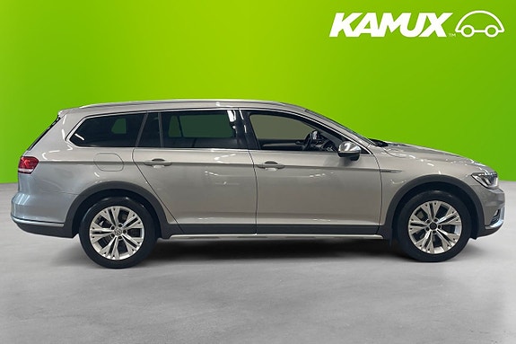 Volkswagen Passat Alltrack 2 of 5
