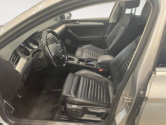Volkswagen Passat Alltrack 9 of 24