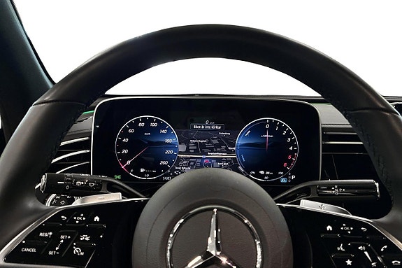 Mercedes-Benz E300 de 6 of 12