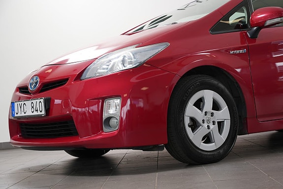 Toyota Prius 4 of 5