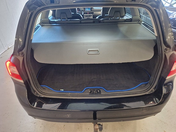 Volvo V70 12 of 16