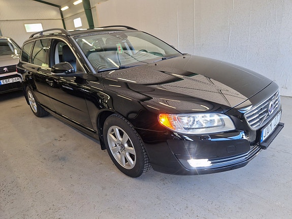 Volvo V70 2 of 16