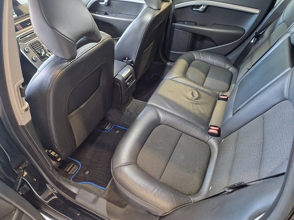 Volvo V70 11 of 16