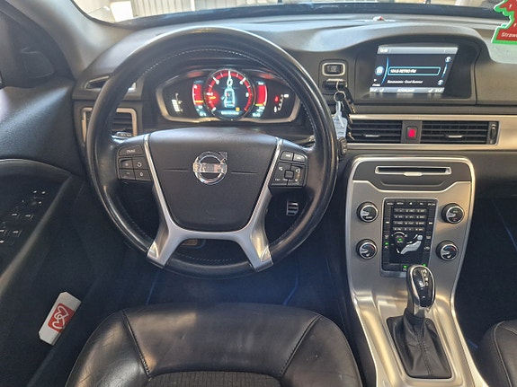 Volvo V70 8 of 16