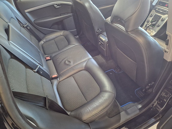 Volvo V70 10 of 16