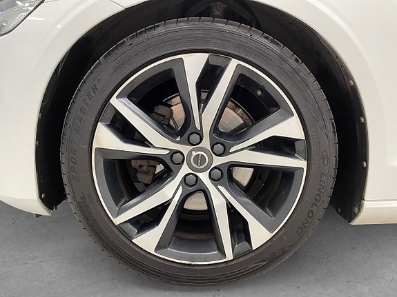 Volvo V60 8 of 23
