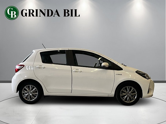 Toyota Yaris 4 of 23