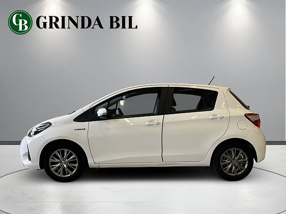 Toyota Yaris 2 of 23