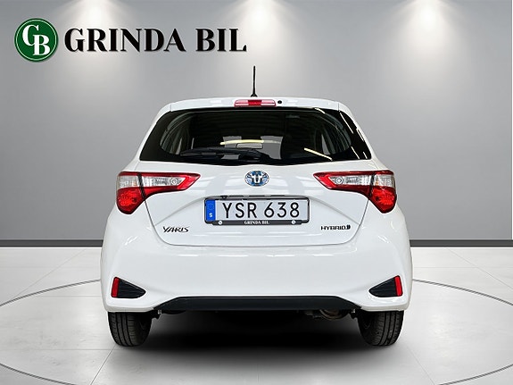 Toyota Yaris 3 of 23