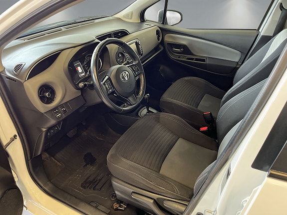 Toyota Yaris 8 of 23