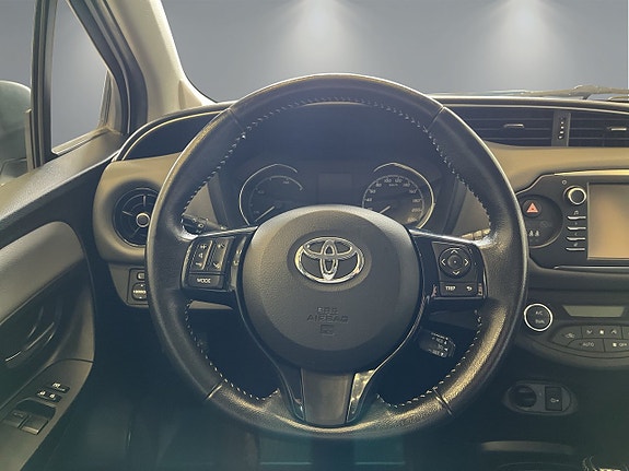Toyota Yaris 12 of 23