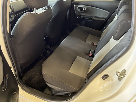 Toyota Yaris 13 of 23