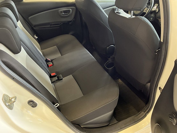 Toyota Yaris 14 of 23